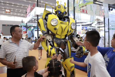 A Chinese Humanoid-Robot Maker’s Shanghai IPO Surged About 500% After a New “Superman” Demo
