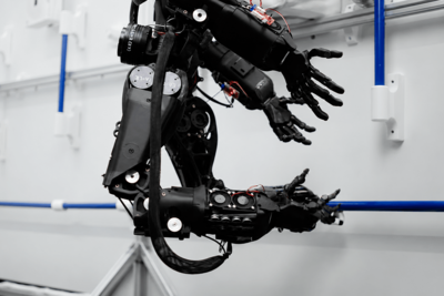 A Four-Armed Robot for Zero-Gravity Work Could Save $140,000 an Hour