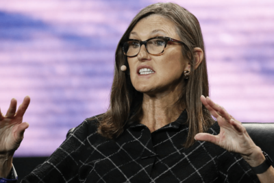 ARK Buys the Dip on Musk’s SpaceX for $20.5 Million While Cathie Wood Trims Robinhood Stake