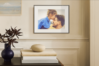 Aura’s impressive e-ink photo frame doesn’t even look digital