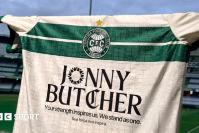 Brazilian top-flight club wear name of English fan with MND on shirts