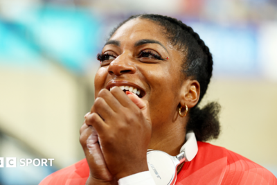 Cox sets world record to win gold at Worlds