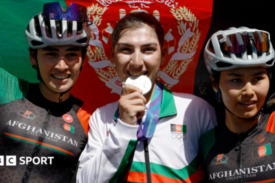 Cyclist who dressed as man to avoid Taliban wins silver medal