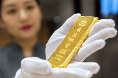 Gold Hits 2-Month High Above $4,400 as China Keeps Hoarding