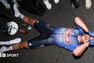 Philipsen sprints to stage 17 win